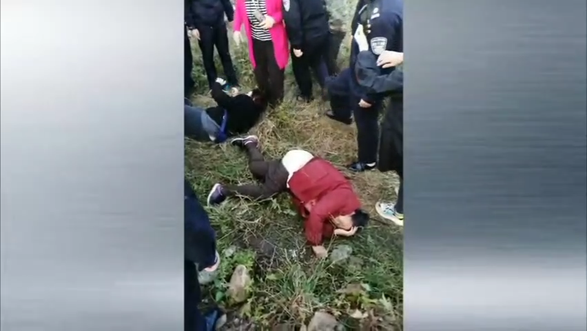 四川成都天彭街道副主任周世虎帶領100多名聯防隊員.png