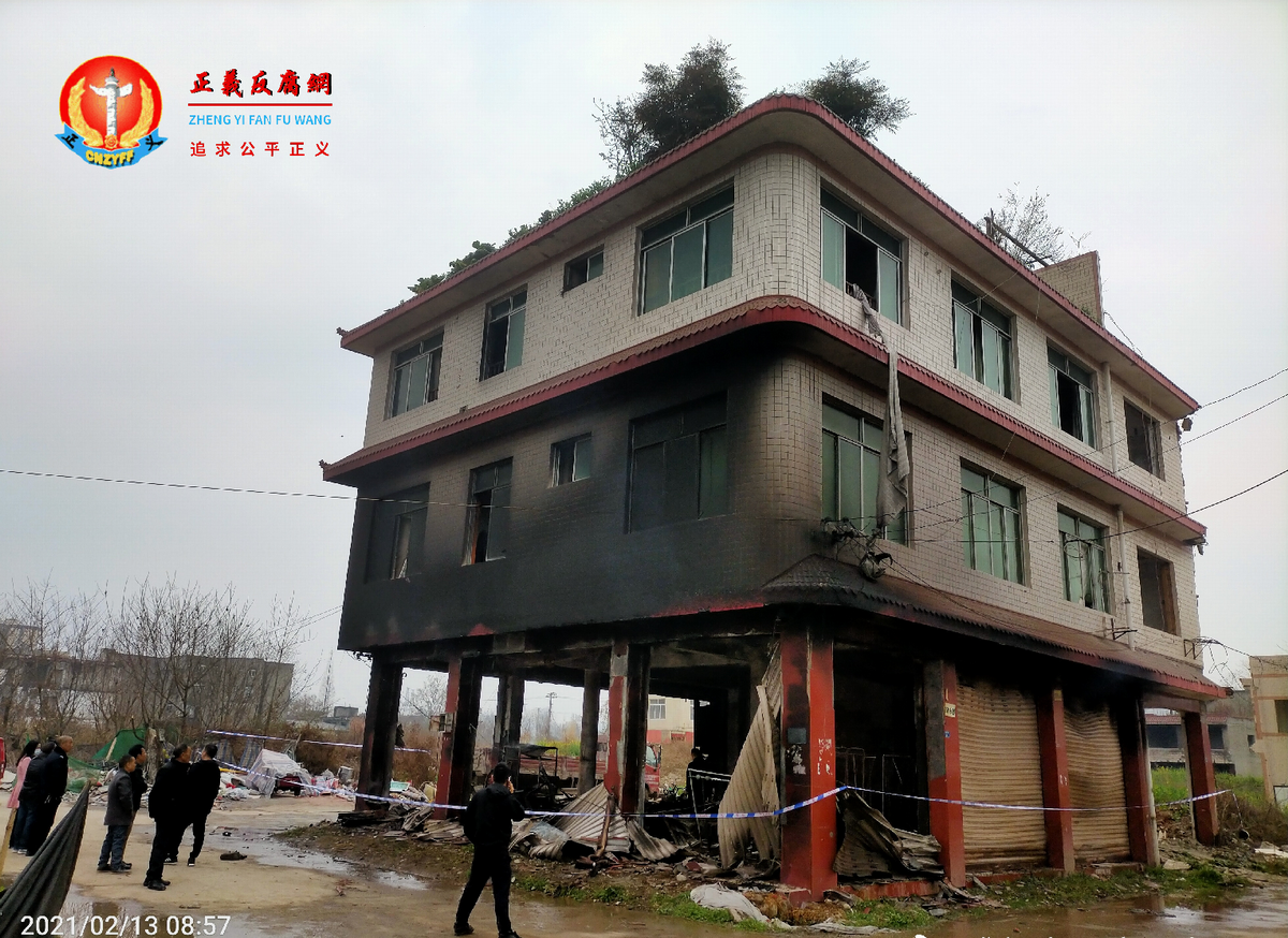 成都市双流区一拆迁区发生火灾现场.png