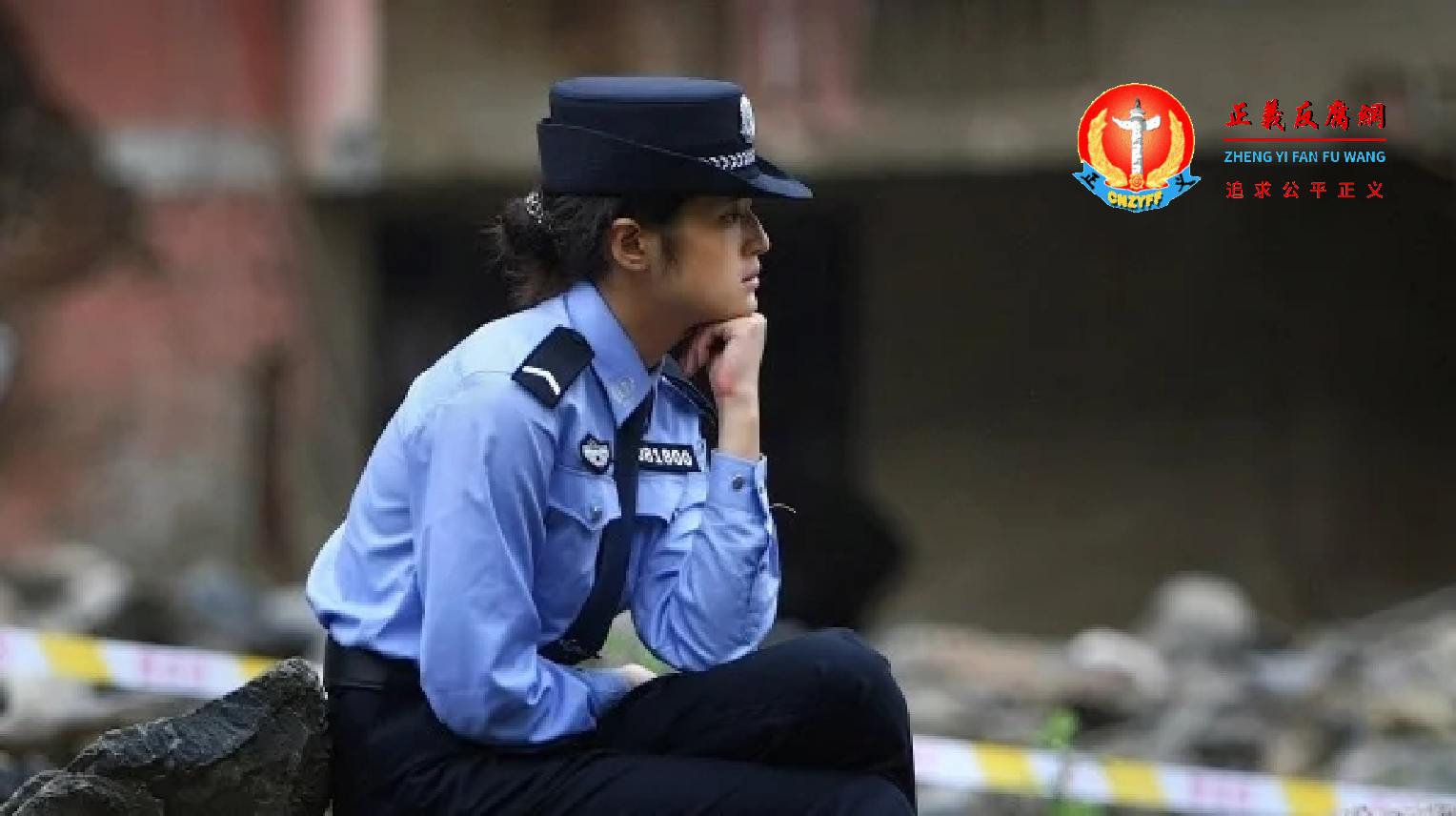 女辅警老父抱屈 微博点击冲1.4亿被“和谐” 官方急撤稿