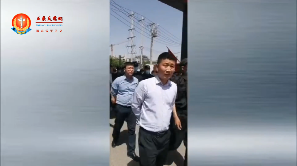 西安——三兆村面临强拆，当地政府调动数千名黑保安进村逼迁。.png