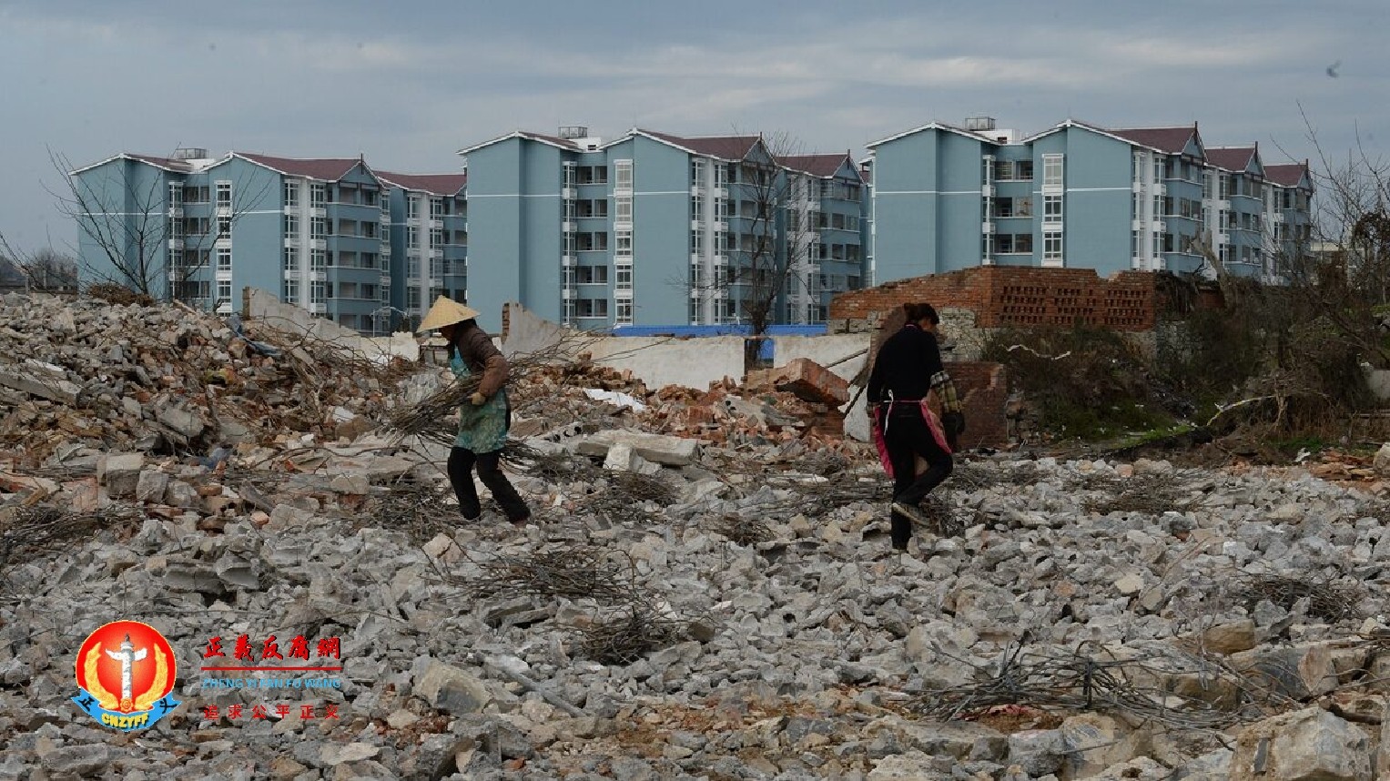 地方政府深陷债务危机,官方内部似已进入甩锅时代。地方为了增加财政收入,想了各种办法,其中一个就是搞房地产,大量卖地。.jpg 地方政府深陷债务危机,官方内部似已进入甩锅时代。地方为了增加财政收入,想了各种办法,其中一个就是搞房地产,大量卖地。.jpg